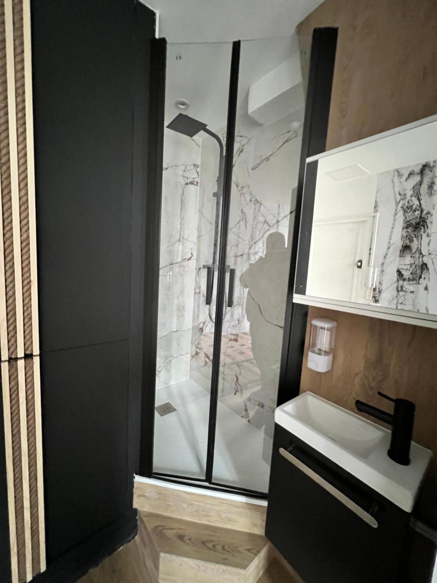 Batignolles, Montmartre Chambre 12M2 , Metro 13 Et 14 파리 외부 사진